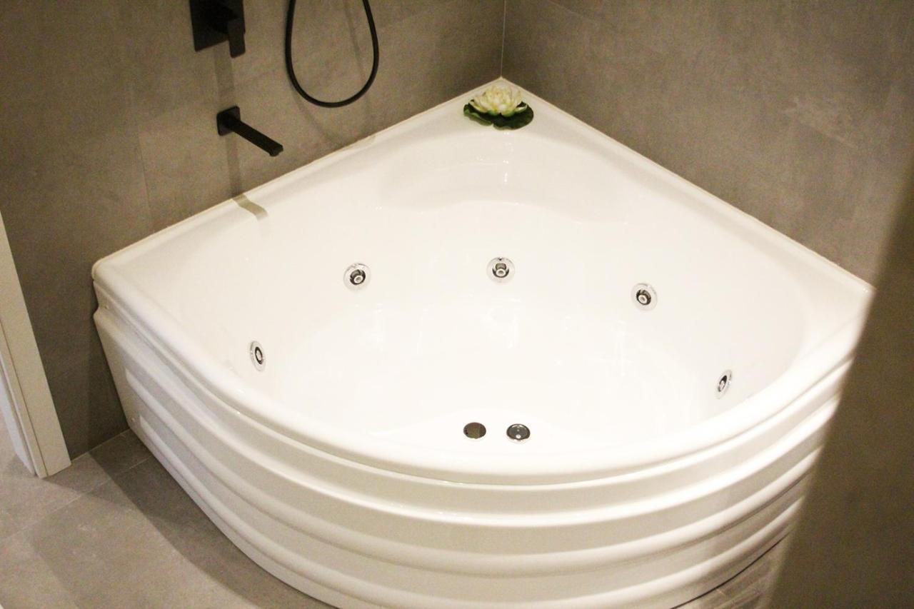 K58 Luxury Apartment Monastiraki Metro Station Acropolis Jacuzzi Atenas Exterior foto